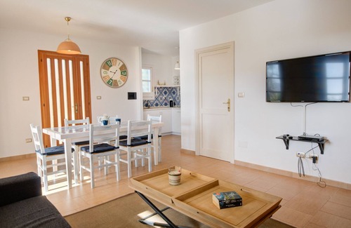 Budoni Villa | Villa Rosa, Budoni. Independent villa 150 meter from the beach, free wi-fi , A/C