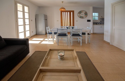Budoni Villa | Villa Rosa, Budoni. Independent villa 150 meter from the beach, free wi-fi , A/C