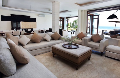 Banjarangkan Villa | Villa Rosita - Spectacular Oceanfront Getaway with Jacuzzi, Gym and Games Room