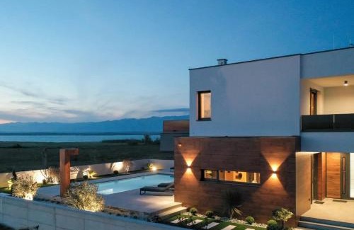 Nin Villa | Villa Royal Sands