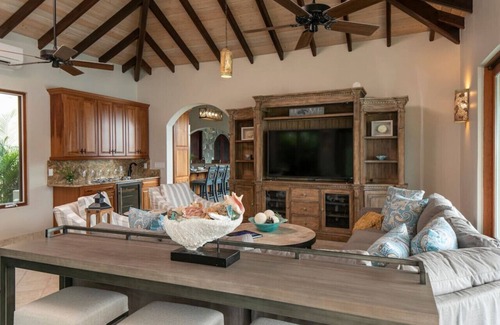 Contant Farms House | Villa Royce -Defining Luxury-Pool-Tesla backup power!
