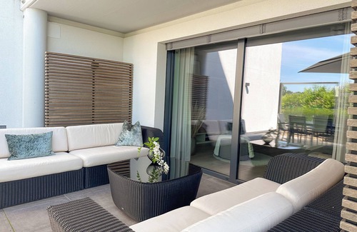 Seekirchen am Wallersee Villa | Villa Seekirchen: Exclusive living with private pool and garden for families