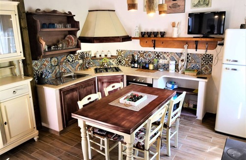 Oliena Villa | Villa Sa Pruna with Wi Fi