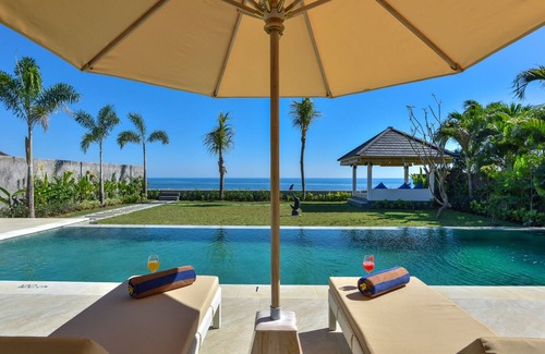 Lokapaksa Villa | Villa Saneva - Luxury 4 Bedroom Beachfront Villa