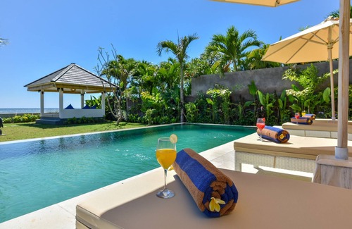 Lokapaksa Villa | Villa Saneva - Luxury 4 Bedroom Beachfront Villa