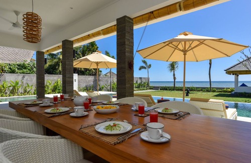 Lokapaksa Villa | Villa Saneva - Luxury 4 Bedroom Beachfront Villa