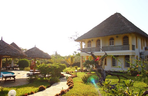 Diani Beach House | Villa Sarabi - Cozy house for 8 people, 4 minutes to the beach with cook
