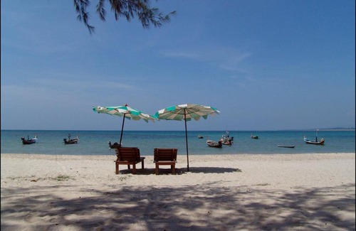 Ban Sakhu Villa | villa sawadee with swiming pool in tropical garden