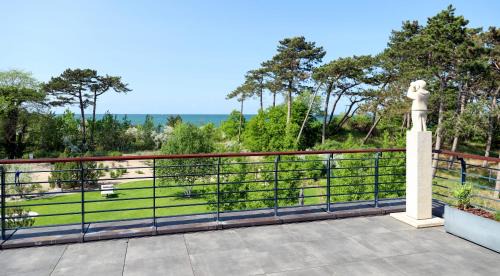 Hohe Dune Apartment | Villa Schmidt - Strandhaus direkt am Meer mit Sauna, Sport und Dünengarten I