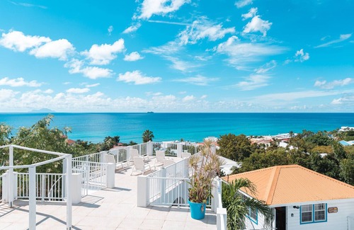 Pelican Key Villa | Villa Seaclusion accommodates 20 guests 10 beds 6 villas Ocean view pool