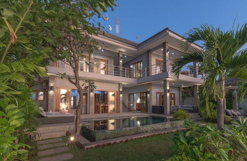 Tukad Mungga Villa | Villa Sean - Private Beachfront Villa In Lovina