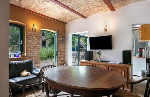 Groß Kreutz Villa | Villa 'Seminarhaus' with Shared Terrace, Shared Garden and Wi-Fi