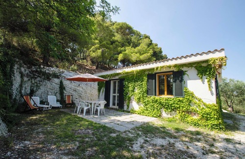 Vieste House | VILLA SERENA WITH LARGE GARDEN FOR 6 PEOPLE.