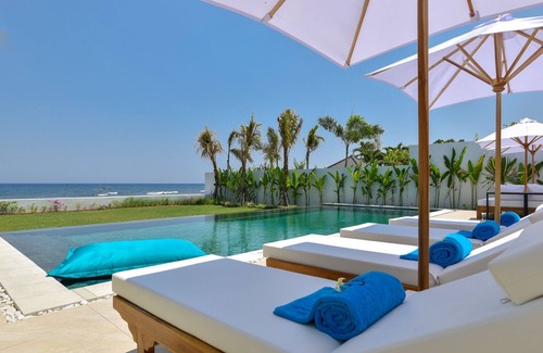 Lokapaksa Villa | VILLA SERENITY - PRIVATE, LUXURIOUS & OPEN CONCEPT BEACHFRONT VILLA