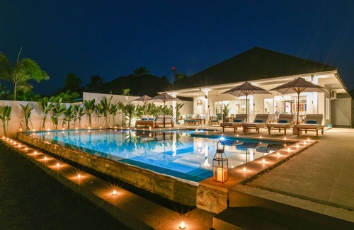 Lokapaksa Villa | VILLA SERENITY - PRIVATE, LUXURIOUS & OPEN CONCEPT BEACHFRONT VILLA