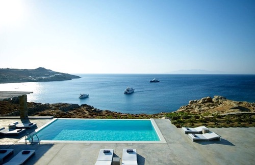 Paradise Villa | Villa Serifos - Walking distance to the Beach - Private Pool - Luxury Stay
