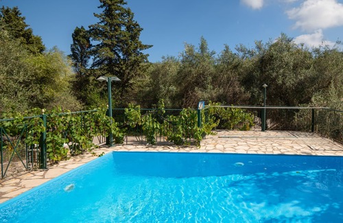 Koutsi Villa | Villa Sevi: Secluded, Private pool, A/C