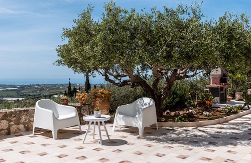 Favara Villa | Villa 'Simona with Garden' with Sea View, Wi-Fi and Air Conditioning