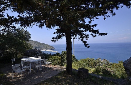 Palinuro House | Villa Simpatia A: A characteristic and welcoming apartment situated at a short distance from the beach, with Free WI-FI.