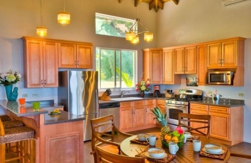 Belmont Villa | Villa Sirenetta-Minutes from the beach!