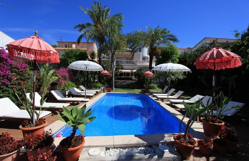 Sitges Villa | Villa Sitges Palm Garden: 5 minutes walking from beach. Amaizing Garden/Outdoor