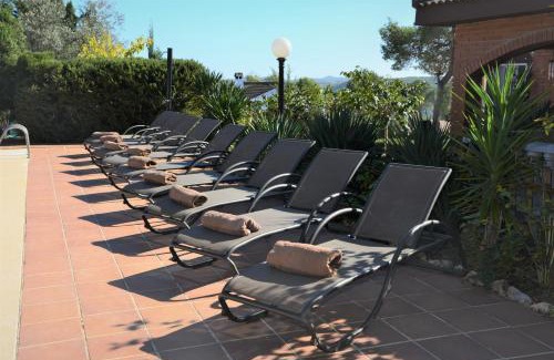 Olivella Villa | Villa Sitges Soledad 15 minutes drive from Sitges XXL swimming pool 12 p