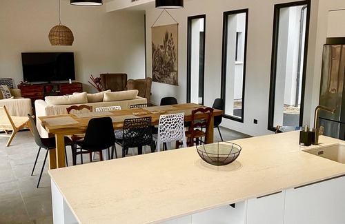 Mimizan-Plage Villa | Villa sleeps 10 with heated pool ideally located