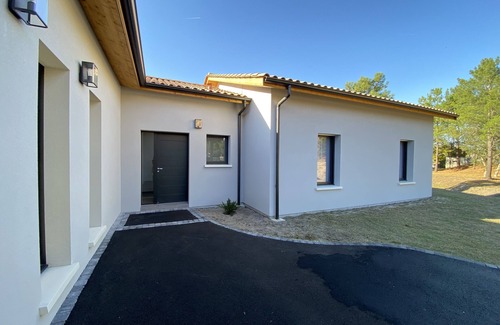 Mimizan-Plage Villa | Villa sleeps 10 with heated pool ideally located