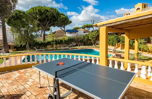 Branqueira Villa | Villa Sobreiro with spacious living areas and a serene ambiance.