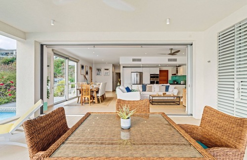 Indigo Bay Villa | Villa Solandra – 3BR Oceanfront Sunset w/Pool