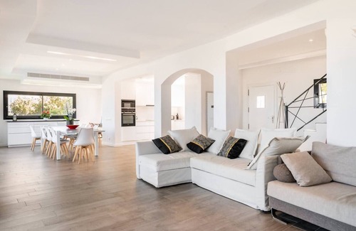 L'Escala House | Villa Sophie. Feet in the water! magnificent