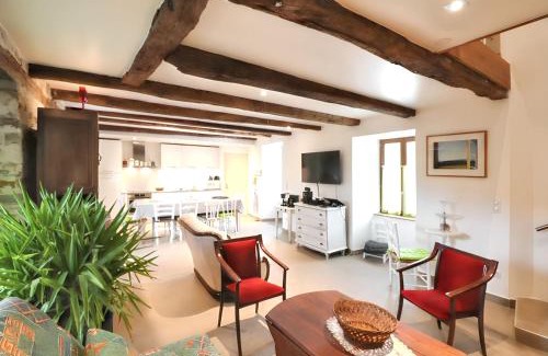 Vieillevie Villa | Villa spacieuse à Vieillevie avec piscine privée - 180 m²