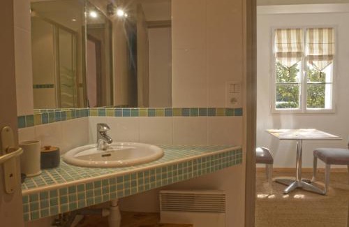 Sauzon House | Villa spacieuse avec jardin clos à 5 min du port de Sauzon, calme absolu, idéale famille, Wi-Fi inclus - FR-1-418-155