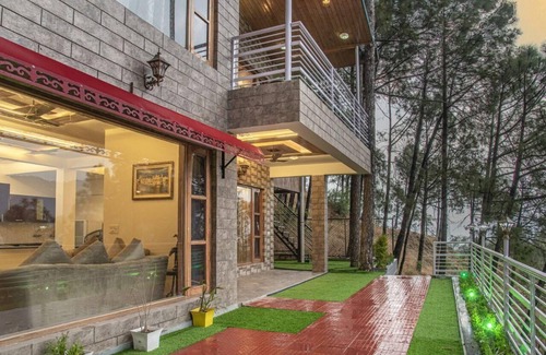 Dharampur Cottage | Villa Sparklewoods ,Nestled in the heart of Himachal’s lush greenery,!