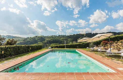 Massa e Cozzile Villa | Villa Splendente: A charming three-story historical villa located in an isolated position, on the slopes of a hill which is covered with olive groves, with Free WI-FI.