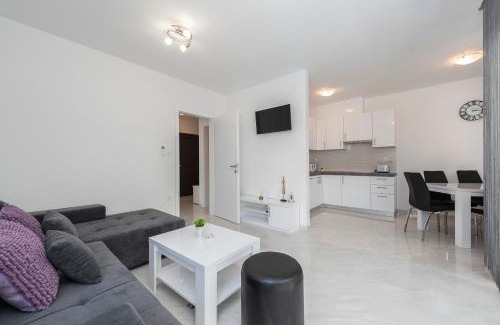 Zrce Apartment | Villa Star 2 a centrally located ap. with a pool