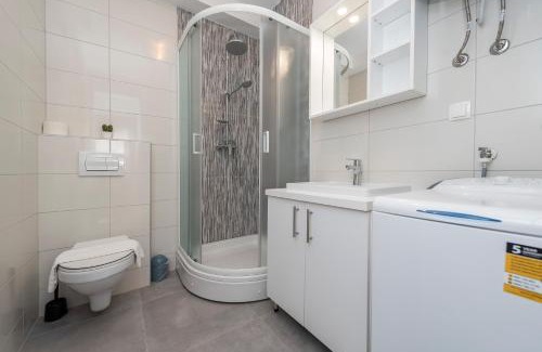 Zrce Apartment | Villa Star 2 a centrally located ap. with a pool