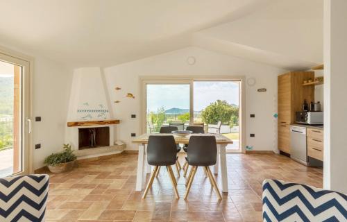 Castiadas House | Villa Stefanina - Vista mare e piscina privata vicina alla spiaggia di Cala Sinzias