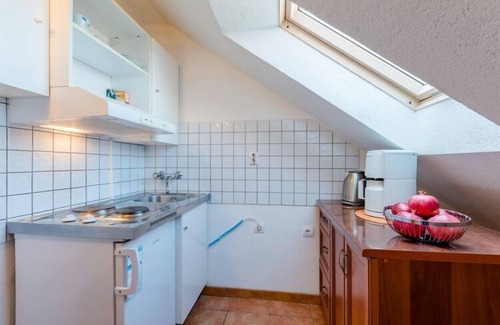 Splitska Apartment | Villa Stella - Two Bedroom Apartment with Balcony and Sea View (Marilena)