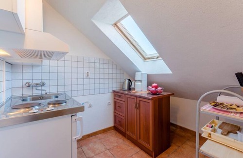 Splitska Apartment | Villa Stella - Two Bedroom Apartment with Balcony and Sea View (Marilena)