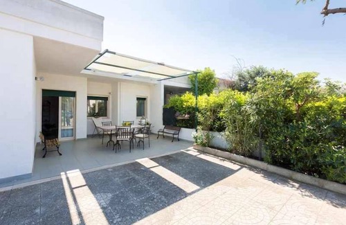 Specchiolla Villa | Villa Stelladalì. Private garden, 100 m from long and sandy beaches.
