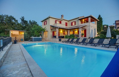 Montizana Villa | Villa Stupenda with private pool and jacuzzi in Porec