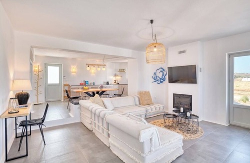 Naousa Villa | Villa Sunshine · 5BR Beachfront Über Boho Chic Vil