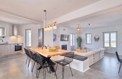 Naousa Villa | Villa Sunshine · 5BR Beachfront Über Boho Chic Vil