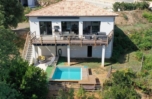 Taglio-Isolaccio House | VILLA SUR LES BOIS 85m² 5/7 pers Beach 3 minutes away, Plancha