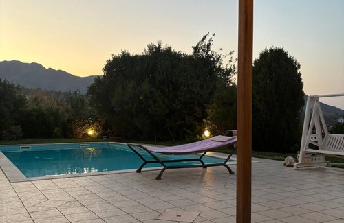 Capoterra Villa | Villa surrounded by greenery nestled on the hillside