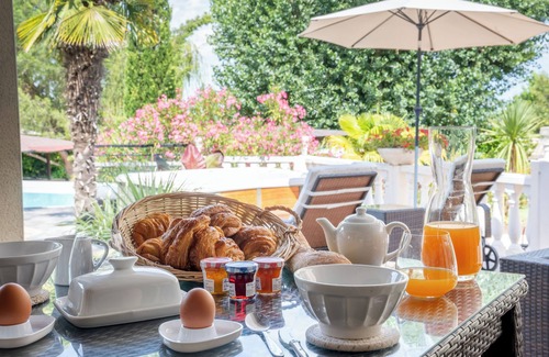 Montcabrier Villa | Villa Swimming pool, Jacuzzi, Cinema, Gym