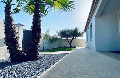 Aimargues Villa | Villa swimming pool 6 persons garden not overlooked