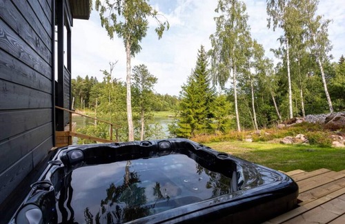 Porvoo House | Villa Syreeni - Seafront/Jacuzzi