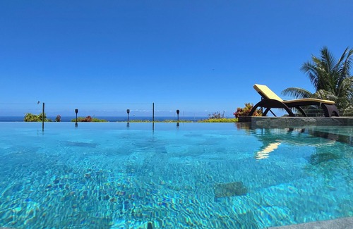 Tahiti Villa | Villa Ta'u Here by Tahiti Homes, incredible architect-designed villa: pool and view